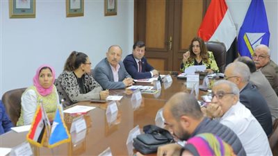  محافظ دمياط تبحث المعدلات التنفيذية لمشروعات المبادرة الرئاسية 