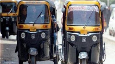 بالأسماء.. إصابة 8 أشخاص في حادث انقلاب مركبتي توك توك بالمنيا 