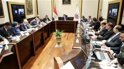 وزير الصحة يوجه بتطوير آليات العمل بوحدات الرعاية الأولية بالمحافظات