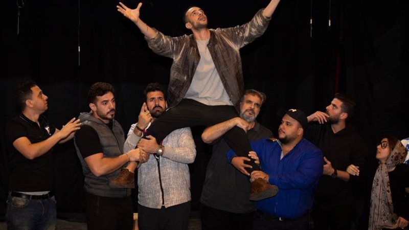 من العرض المسرحي