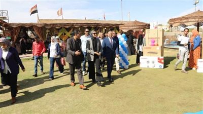 نائب محافظ الوادي الجديد تسلم 60 جهاز عروسة للفتيات المقبلات على الزواج 