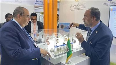 محيي الدين ومحافظ جنوب سيناء يزوران جناح جامعة القاهرة بمؤتمر المناخ