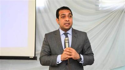 نائب محافظ قنا يبحث مع أصحاب عصارات العسل الأسود إجراءات الترخيص ومراحل التطوير