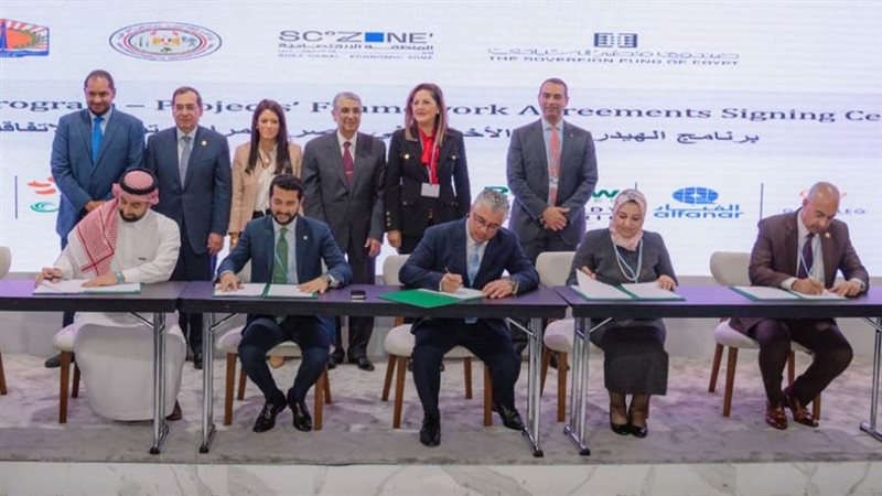 توقيع عقود لمشروعات