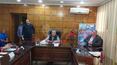 عبدالغني يجتمع بلجنة المجتمع المدني بشركة مياه كفر الشيخ