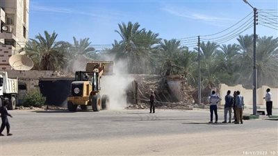 إزالة منزل آيل للسقوط بواحة الخارجة بالوادي الجديد 