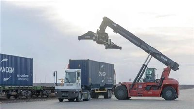 وزير النقل يعلن التشغيل التجريبي لميناء 6 أكتوبر الجاف أول ميناء جاف في مصر 