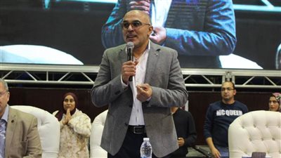 الدمرداش: ثقة عمومية الزهور تاج فوق رؤوسنا