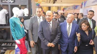وزير قطاع الأعمال العام يفتتح معرض 