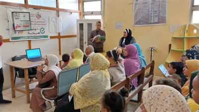 توقيع الكشف الطبي على 1900 مريض بالقافلة العلاجية المجانية بالعاشر 