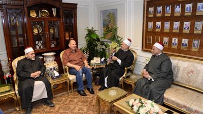 محافظ أسيوط يوجه بتكثيف الندوات التعريفية بحجم الانجازات والمشروعات التي تنفذها الدولة