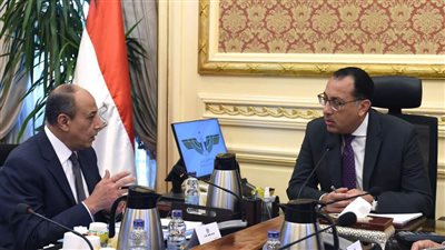 رئيس الوزراء يستعرض مع وزير الطيران عددًا من ملفات العمل