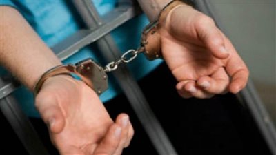 القبض على موظف متهم باختلاس بضائع في عهدته بالقليوبية