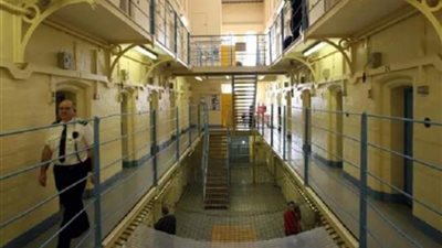 بريطانيا تُشدد العقوبات ضد الإرهابيين الذين يرتكبون الجرائم داخل السجون