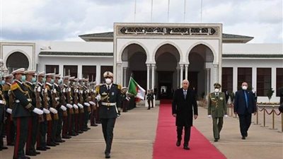 الرئيس الجزائري يجري لقاءات مع عدد من القادة العرب في الدوحة