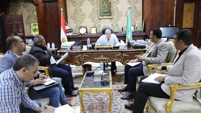 القاضي يناقش مشروعات مياه الشرب والصرف الصحي بمركزي المنيا ومطاي