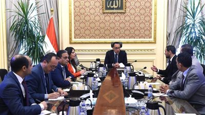 رئيس الوزراء يجتمعُ بممثلي شركة 