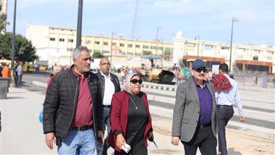 نائب محافظ الإسكندرية يتفقد مشروع الصرف الصحي بميدان محطة مصر