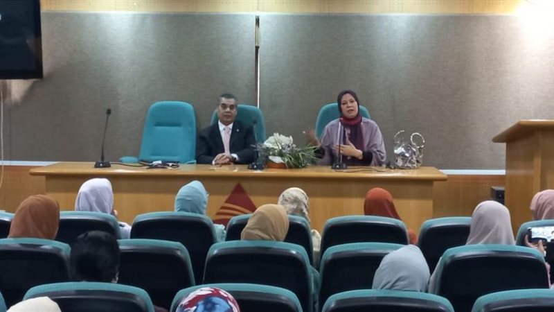 محاضرة بمكتبة دمنهور