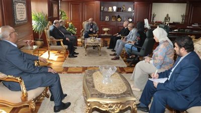 محافظ بني سويف يبحث إقامة مشروعات بمجالات إنتاج الأسمدة والهيدروجين