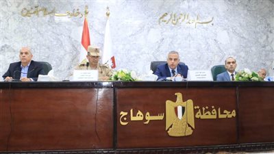 محافظ سوهاج يترأس الاجتماع الدوري لمناقشة مشروعات المبادرة الرئاسية لتطوير الريف المصري 