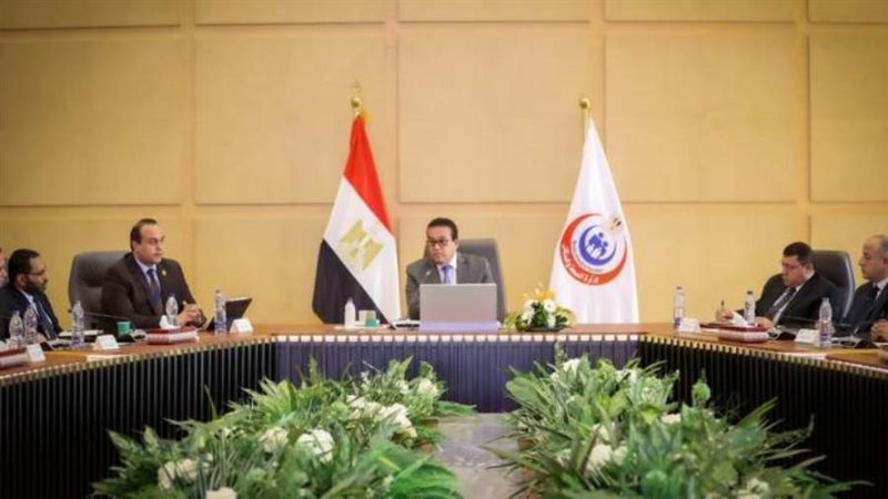 اجتماع وزير الصحة