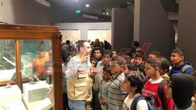 طلاب مدرسة النور يلمسون التحف الأثرية في متحف كفر الشيخ