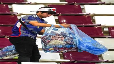 الفيفا تشكر الفريق الياباني والمشجعين على تنظيف غرفة تغيير الملابس ومدرجات الملعب