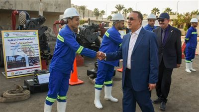 محافظ الإسكندرية يتابع تمركز سيارات الصرف الصحي