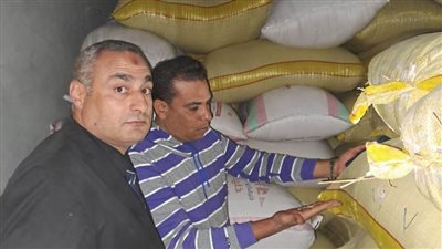 ضبط 100 طن أرز شعير داخل مخزن تم تجميعها وحجبها عن التداول بالأسواق بالبحيرة