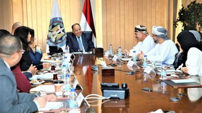 وزير المالية فى لقائه مع رئيس بورصة 