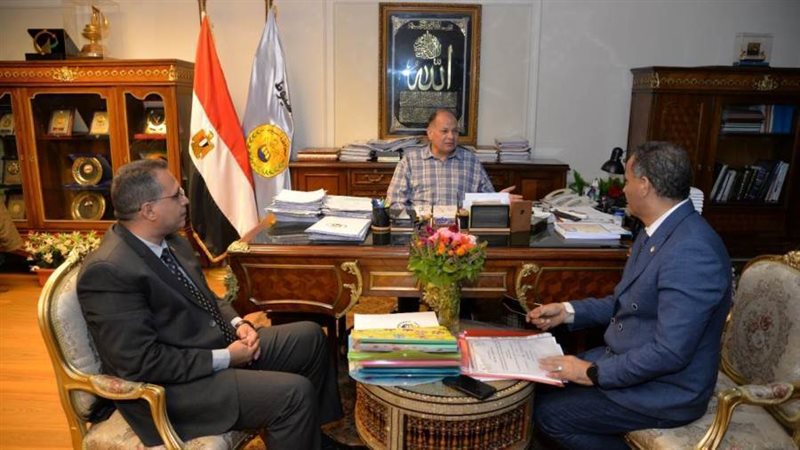 محافظ أسيوط يلتقي