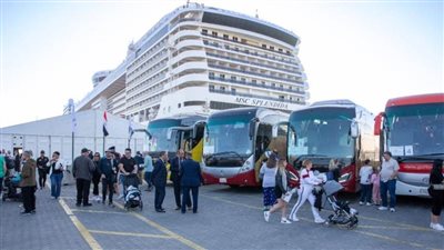 عاجل.. ميناء السخنة يستقبل أشهر سفينة سياحية حول العالم وعليها 2200 سائح