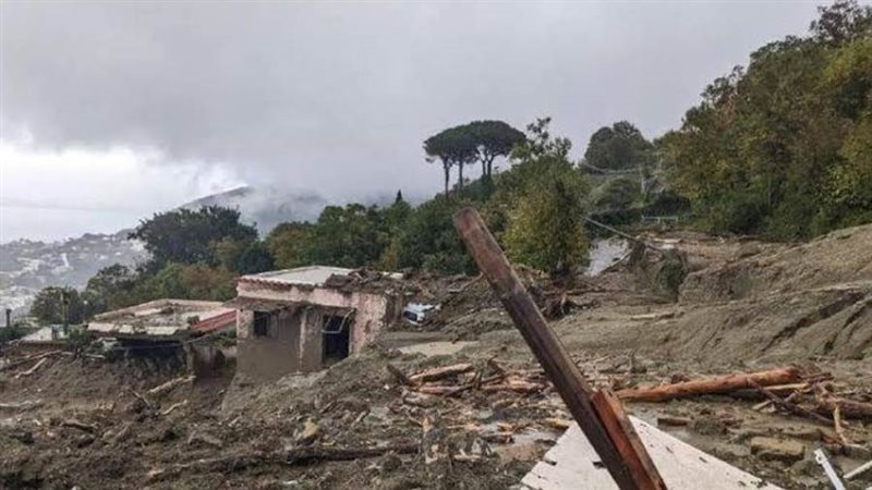 فقدان 13 شخصا على