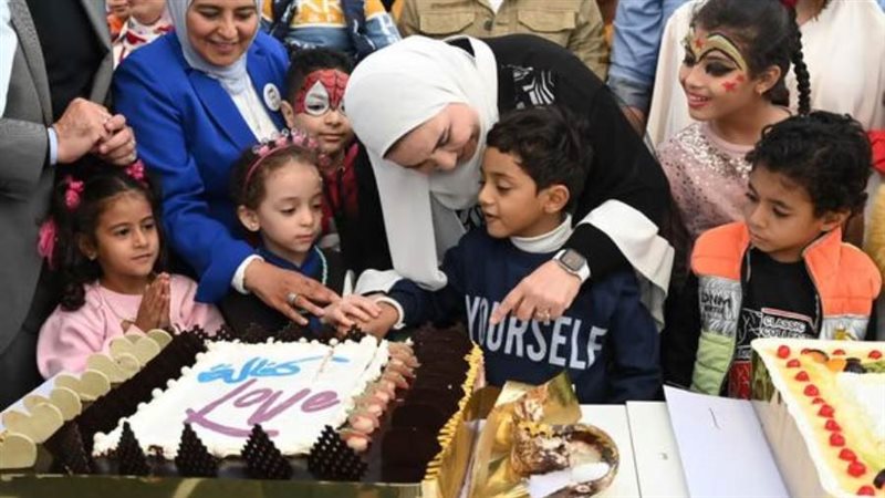 القباج تحتفل مع الأطفال