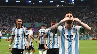 أسطورة الملاكمة المكسيكي يتوعد ميسي بسبب قميص منتخب بلاده