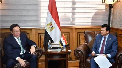 وزير الرياضة يبحث مع سفير كازاخستان آليات التعاون وتبادل الخبرات
