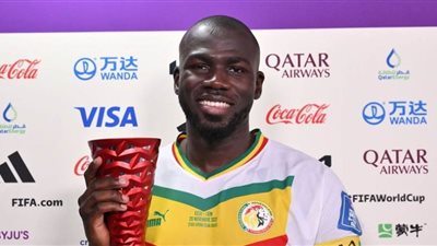 مدافع المنتخب السنغالي كوليبالي يتوج بجائزة رجل المباراة أمام الإكوادور