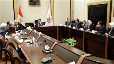 وزير الصحة يلتقي مسؤولي مؤسسة 