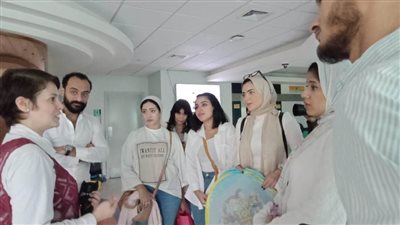 وفد من أخصائيي العلاج الطبيعي والتغذية العلاجية في زيارة لمستشفى سرطان الأطفال