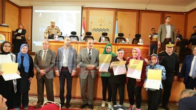 نور الدين يكرم المعلمين الحاصلين على المعلم المبدع عالميا بكفر الشيخ