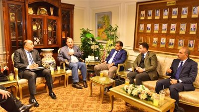 محافظ أسيوط يلتقي رئيس مجلس إدارة 