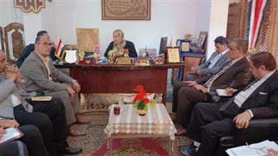 بعد نجاح مدارس الأسمرات.. تعليم القاهرة تناقش آليات تنفيذ التحول الرقمي بجميع مدارسها 