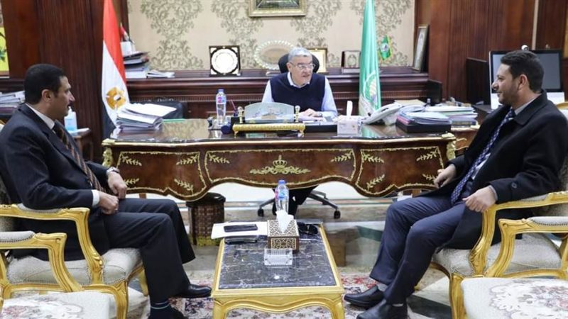 محافظ المنيا يلتقي