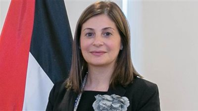 الرئيس الفلسطيني يمنح وزيرة خارجية جنوب إفريقيا وسام نجمة القدس الكبرى