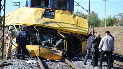 اصطدام سيارة بقطار كهربائي يوقع عدة إصابات في موسكو