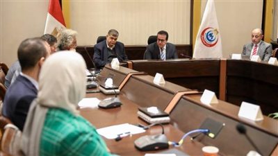 وزير الصحة يصدر قراراً لحل أزمة السماح للصيدلي المؤهل بحقن المريض