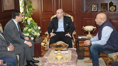 محافظ بني سويف يبحث مع وفد الصحة تفعيل مشروع رعايات مصر