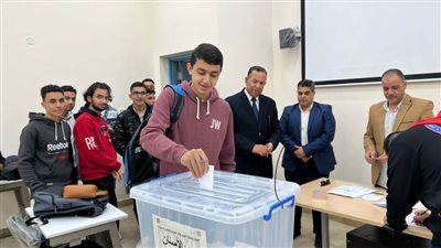 رئيس جامعة المنصورة الجديدة يتابع انتخابات اتحاد الطلاب 