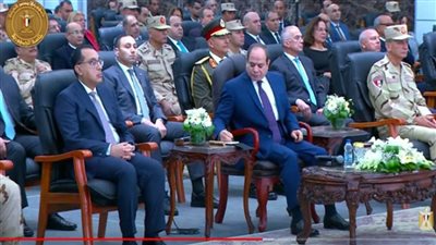 عاجل..الرئيس السيسي يشدد على ضرورة منع حدوث أي تعديات على الطرق والمحاور المرورية والرقعة الزراعية